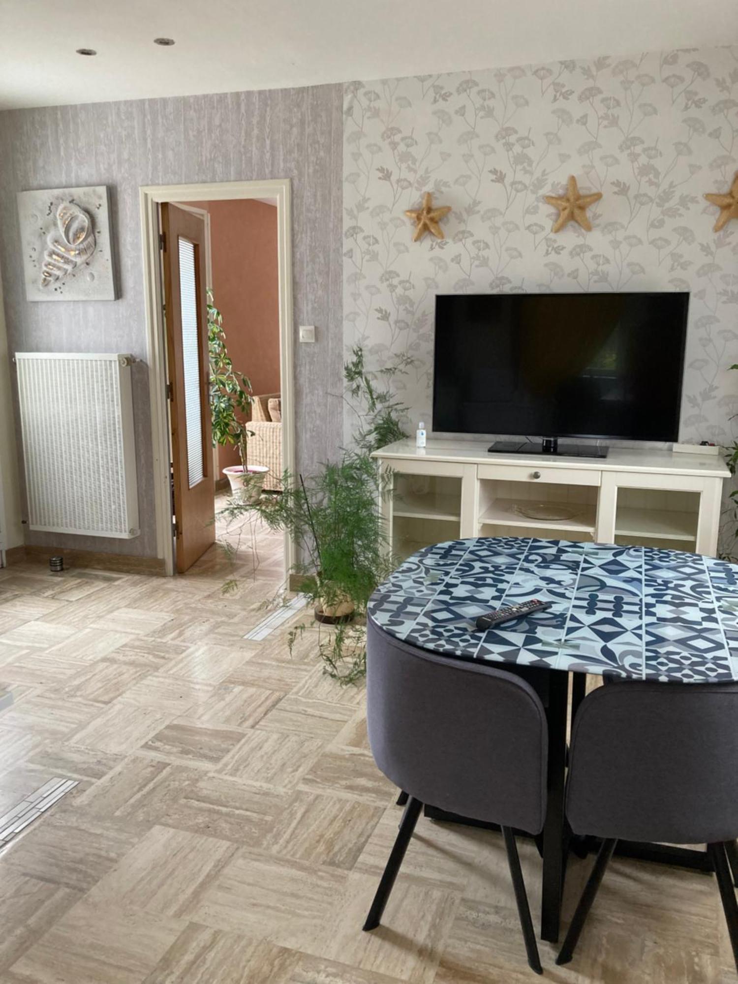 Loue Acces A La Cuisine A 10 Mn Des Plages Homestay *